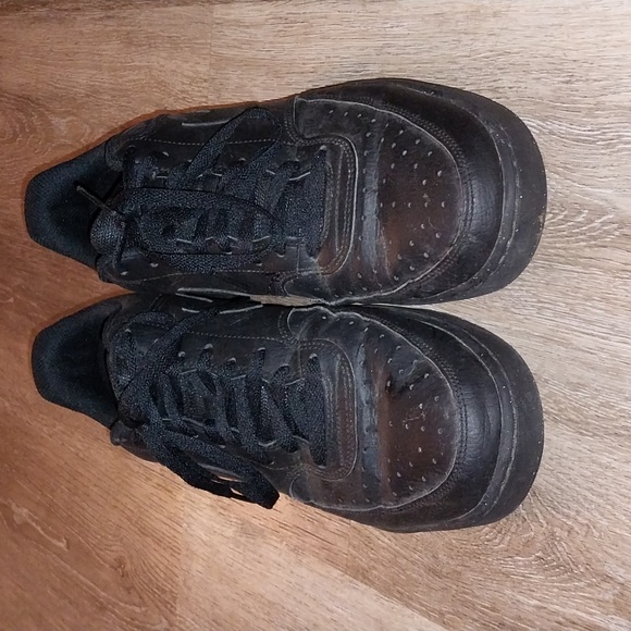 Nike Black Sneakers - Picture 2 of 2